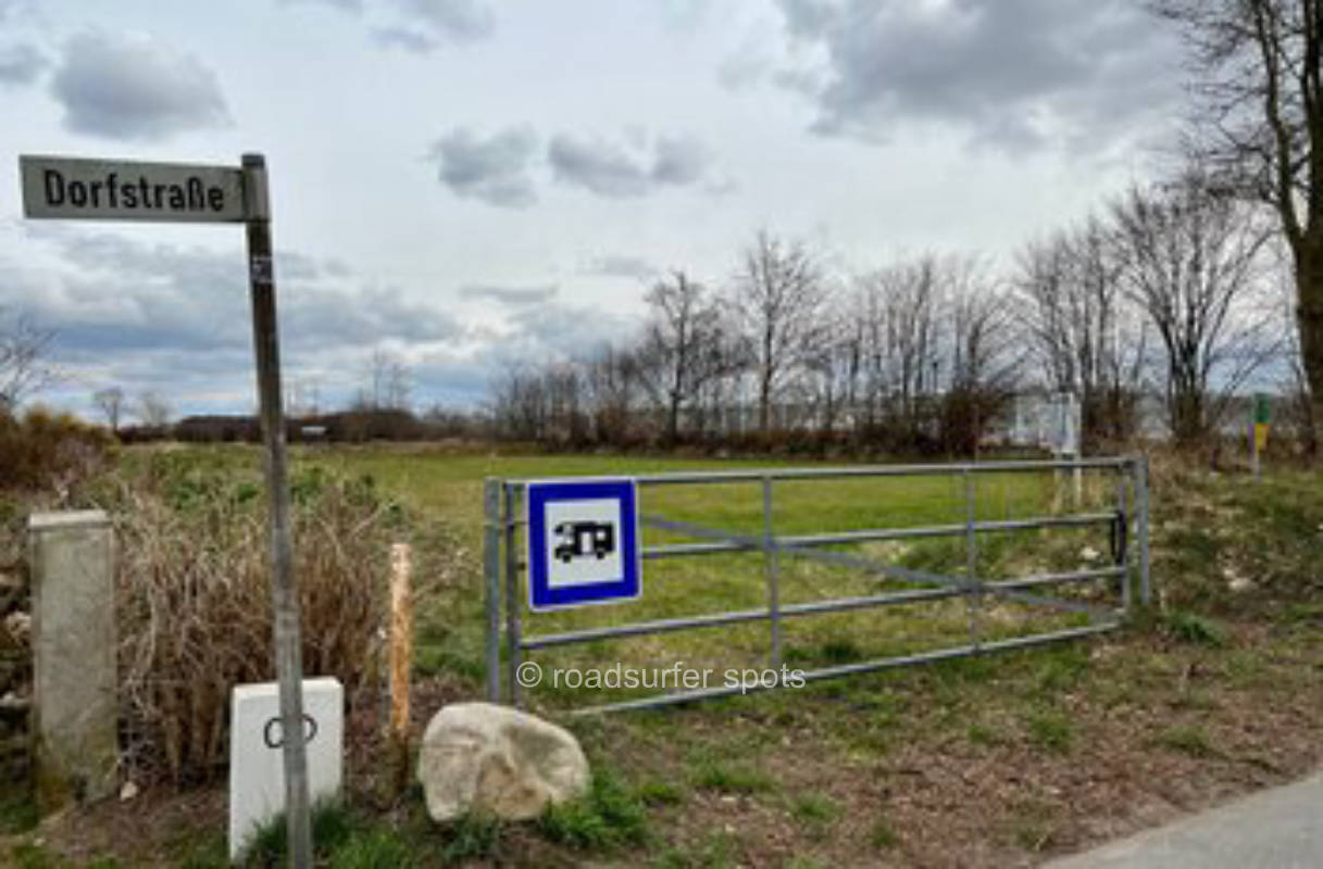 Place for motorhomes in the nature park Westensee