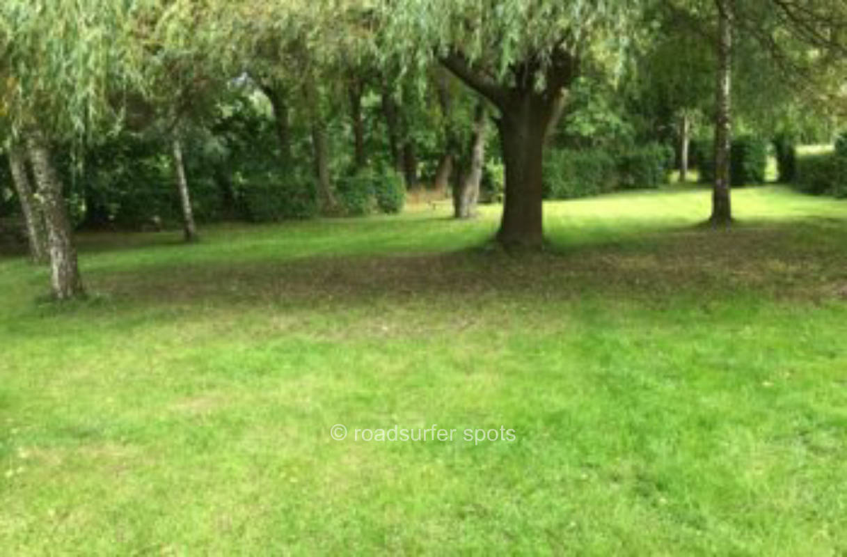 Gemütliches Camping am Dorfrand