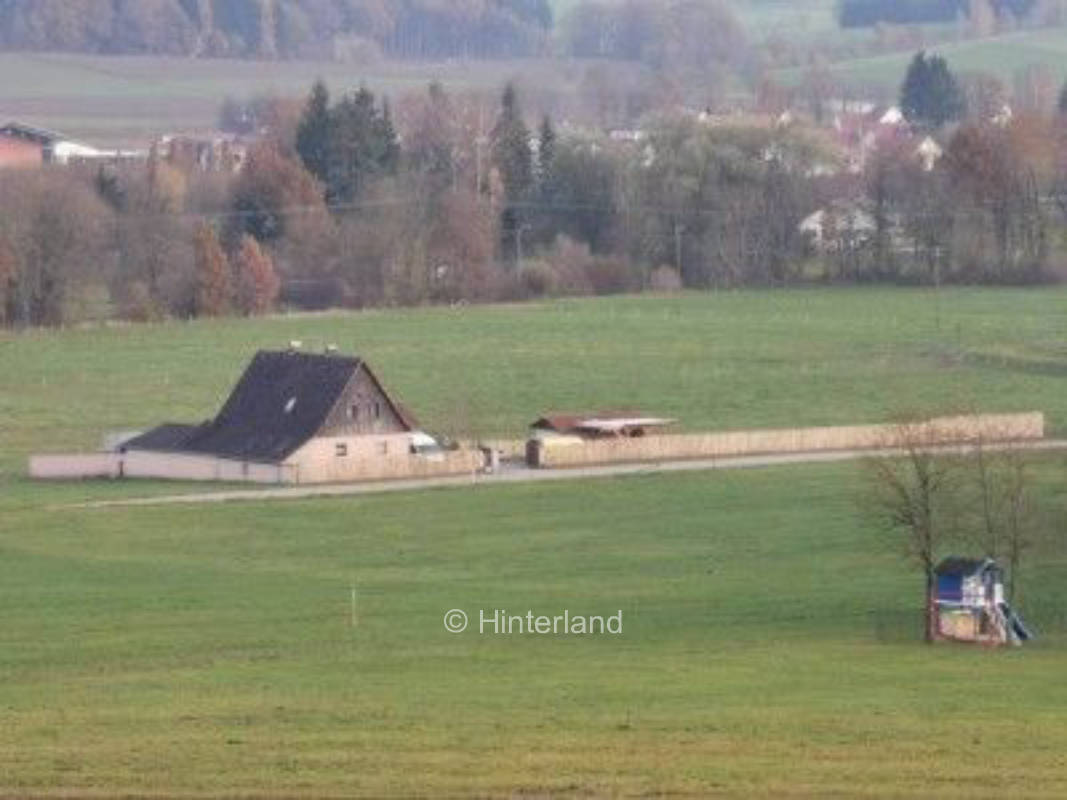 Großer Garten mitten in der Natur 