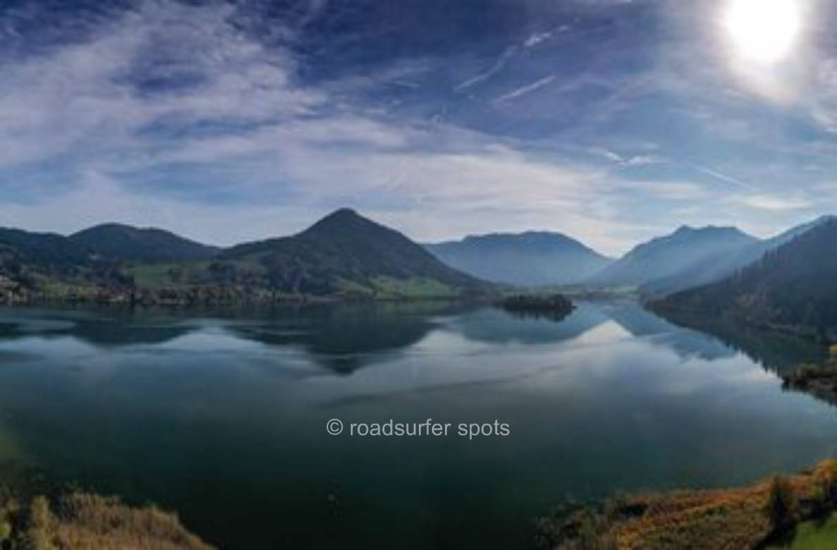 Campen direkt am See