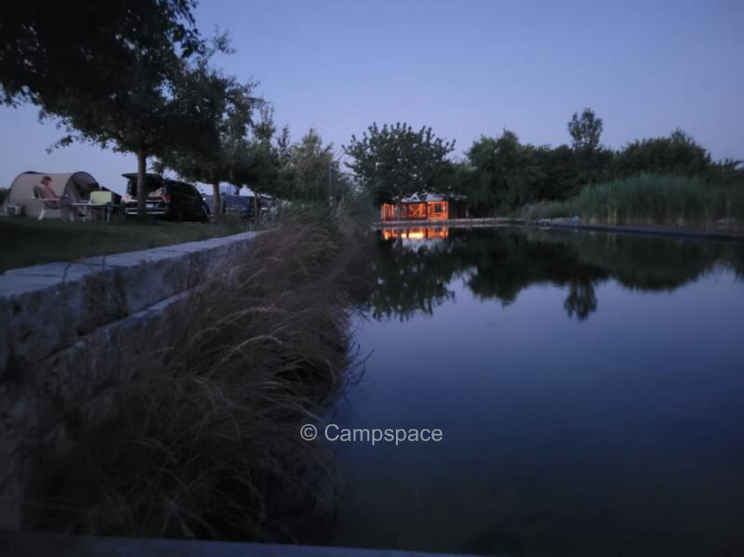 Platz unter den Obstbäumen mit viel Schatten oder Sonne je nach dem. (Campspace 27938)
