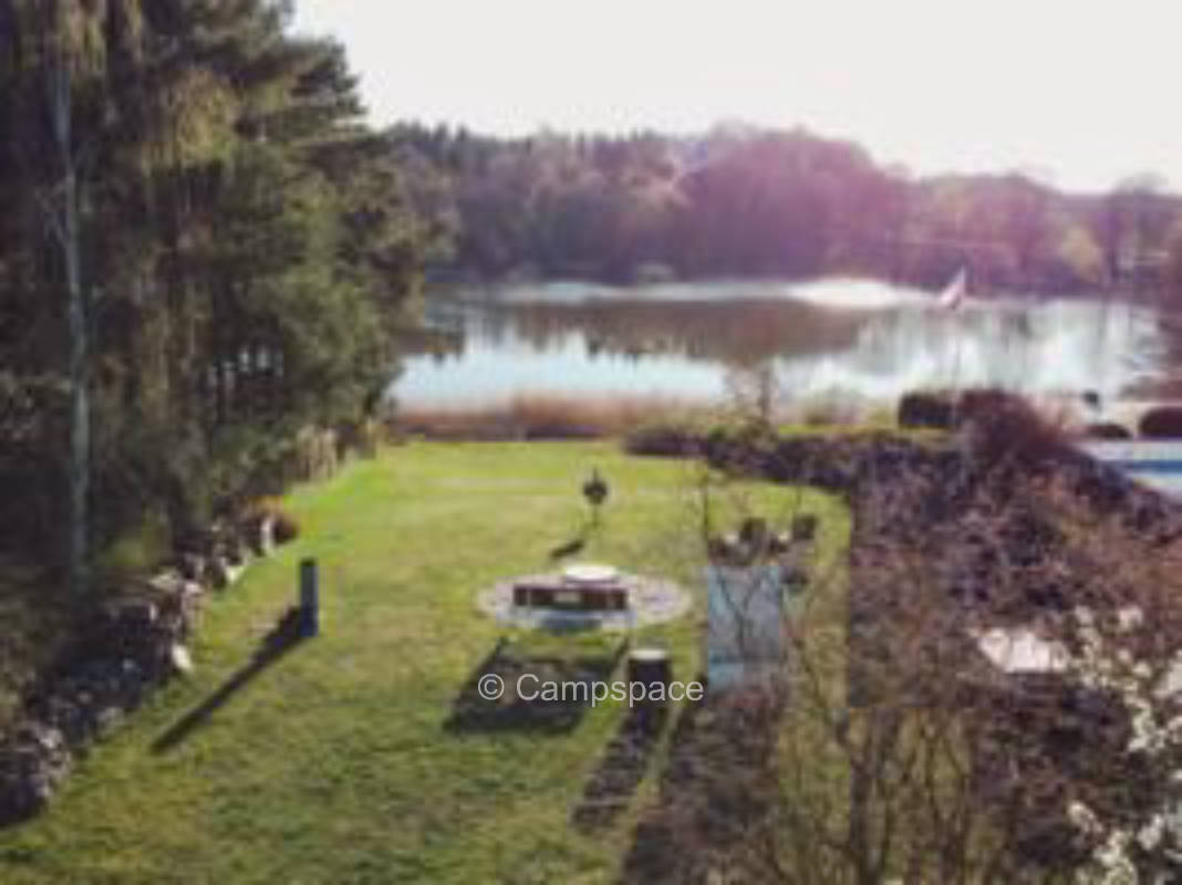 Schattiger Stellplatz am Rehmseecamp (Campspace 4337)