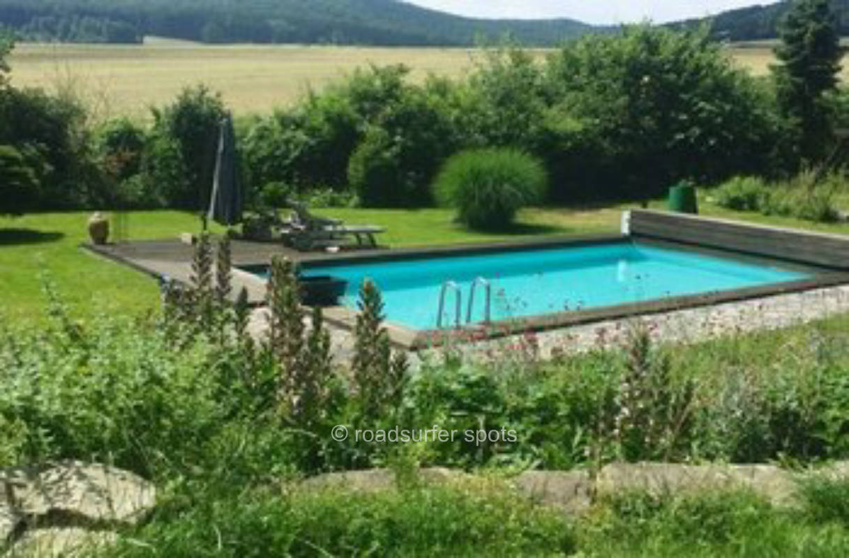 Idyllisch exclusiv mit Pool im Wald Nähe Bikepark