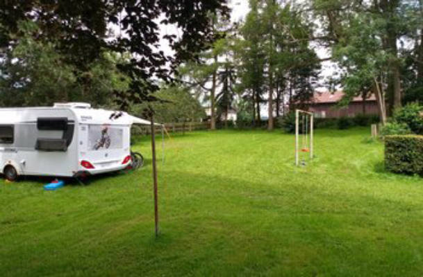 Camping-Wiese auf einem Bauernhof