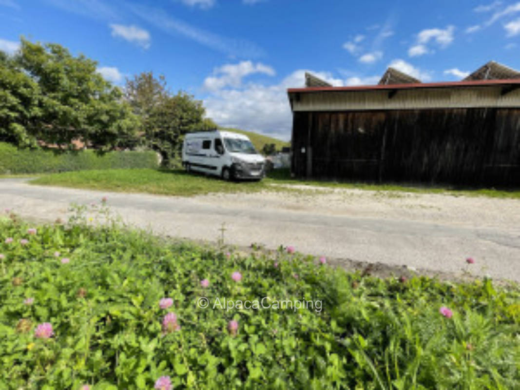 Idyllischer Stellplatz am Ortsrand der Weinbaugemeinde Königheim