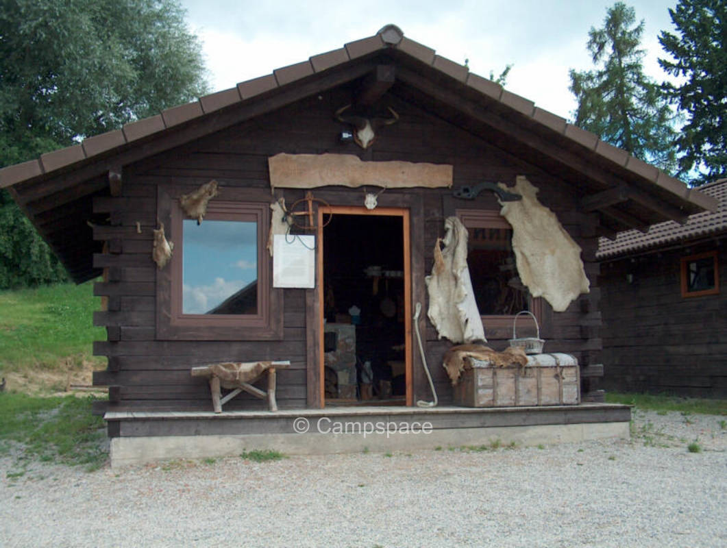 Camping in Hofis Erlebnispark bei den Pferden