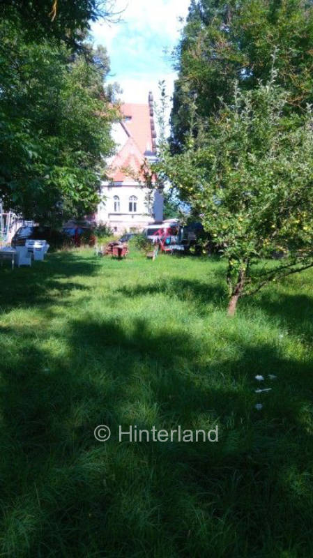 Camping im Garten einer denkmalgeschützten Villa