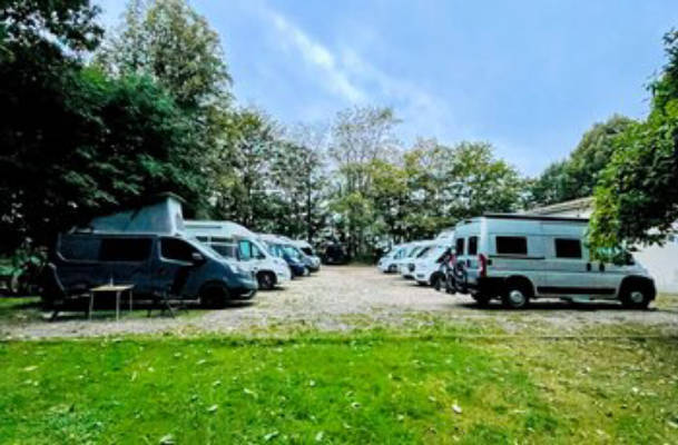 Pitch at the manor house by the lake with bus stop