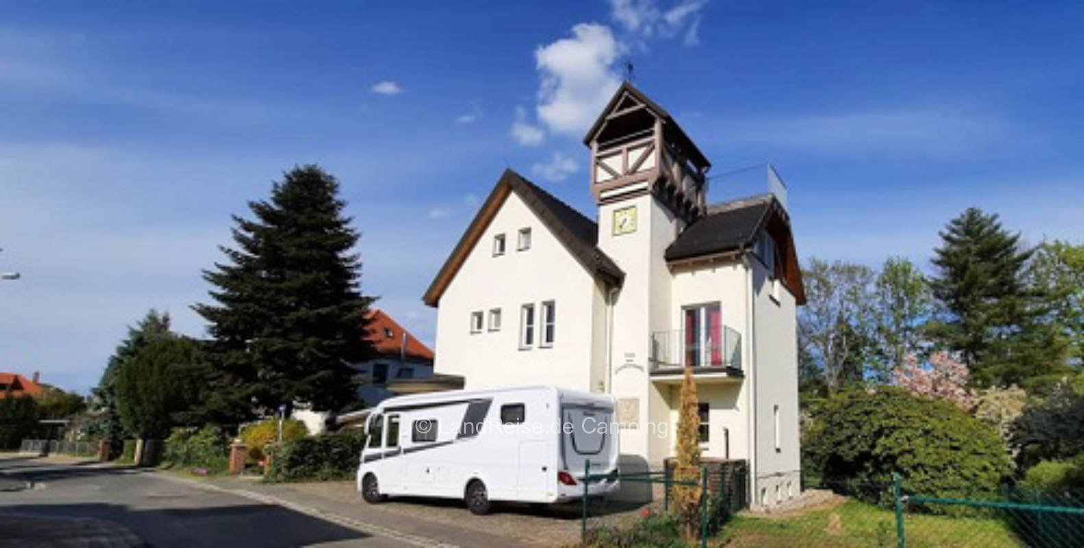 Pitch at Lucknerpark in Dresden with sheep and chicken