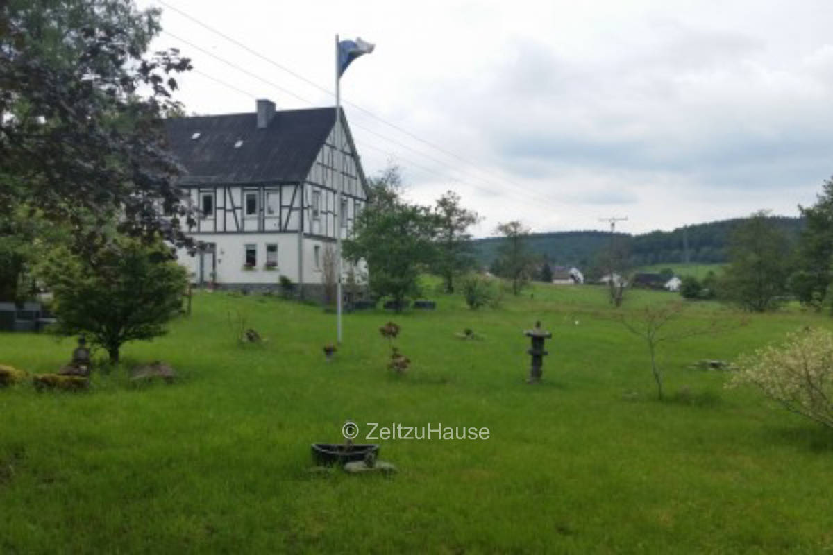 Mit dem eigenen Zelt im 4000qm großen