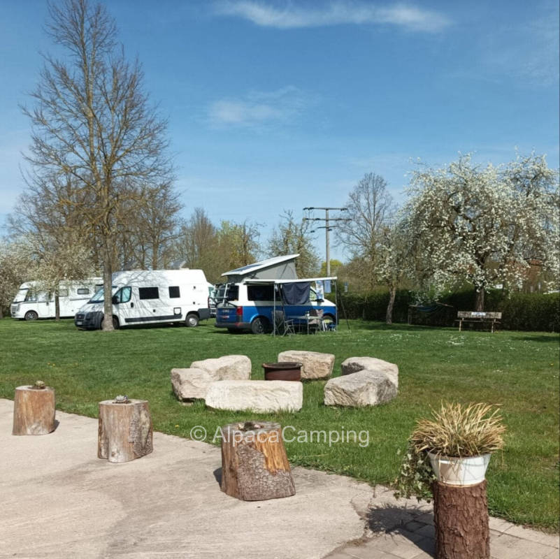 Under fruit trees at the Altmühl/ at the Altmühlsee, privater Stellplatz