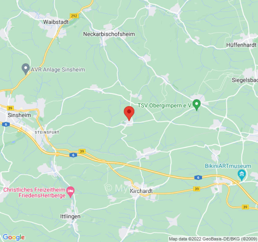 Auf einer Pferdekoppel Campen