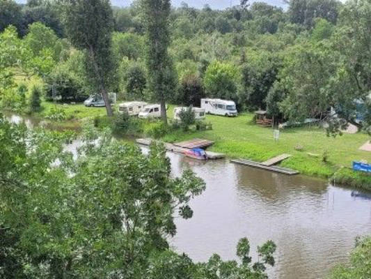 Saale-Ufer: Nature Camping at the Canoe Club