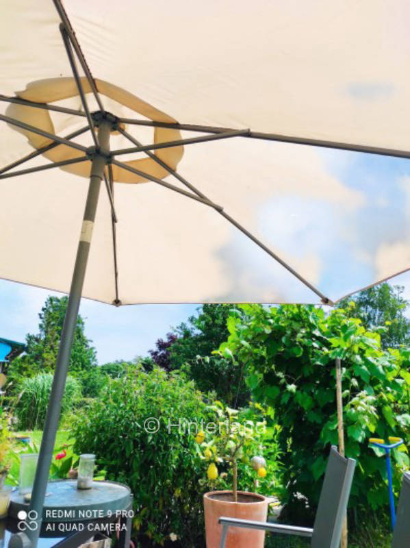 Naturcamping mit Tieren mitten auf dem Land