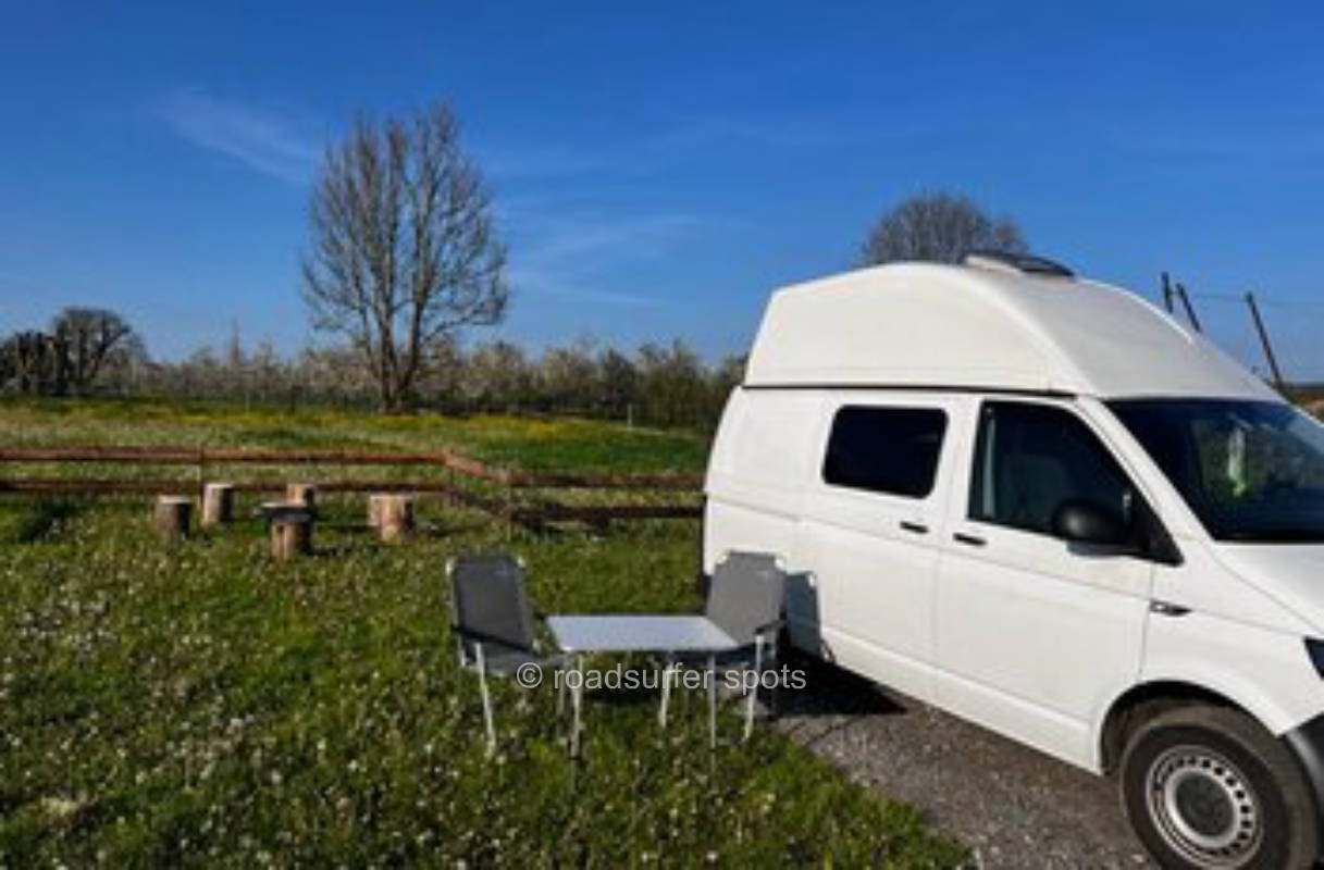 Camping zwischen Kirschbäumen und Hopfen