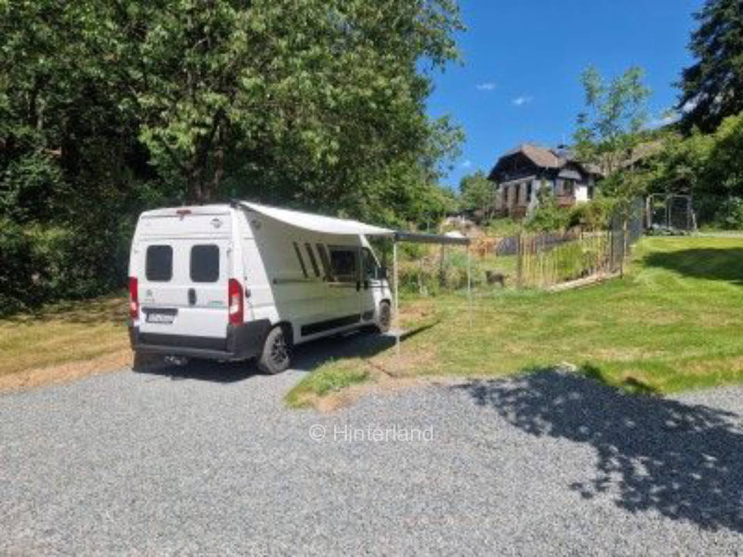 Naturnaher Campingstellplatz am Waldrand von Hufen