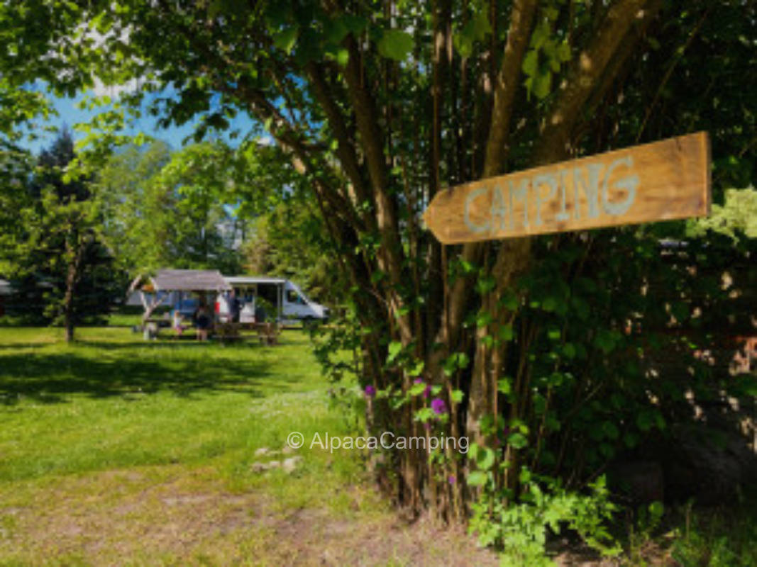 "Mecklenburgische Seenplatte Ruhiger Garten am Badesee 1", privater