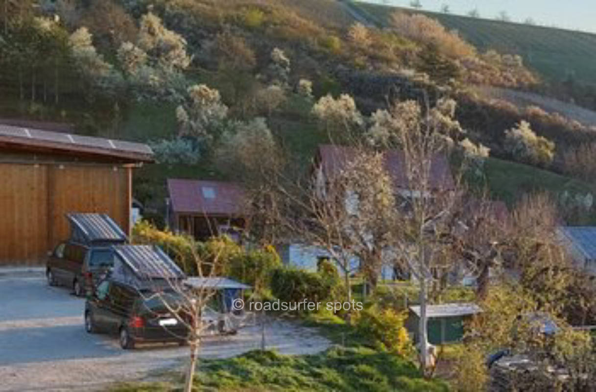 Idyllisches Camping beim Bio-Winzer