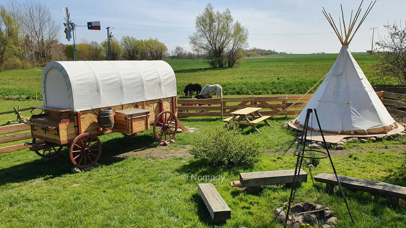 Planwagen auf der Horse Lake Ranch