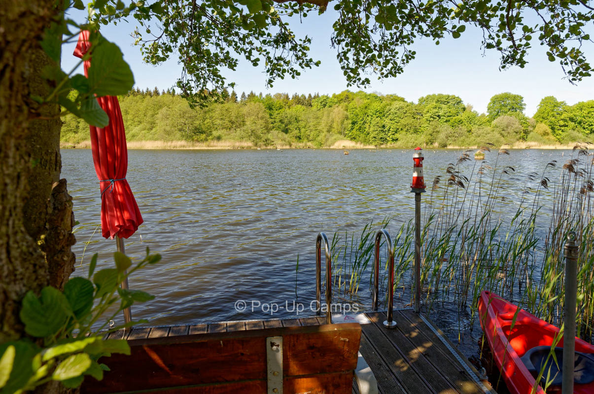 Wunderschöne Stellplätze mit direktem Seezugang im Rehmseecamp