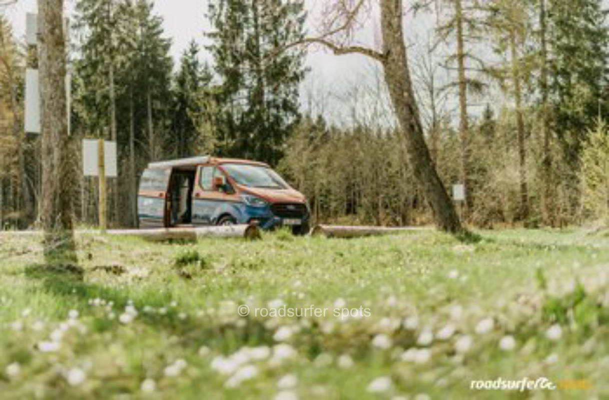 Camping am Waldrand nähe See