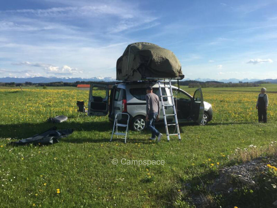 Kurzer Weg von der B17/B472 zur Piste und Alpenpanorama (Campspace 5579)