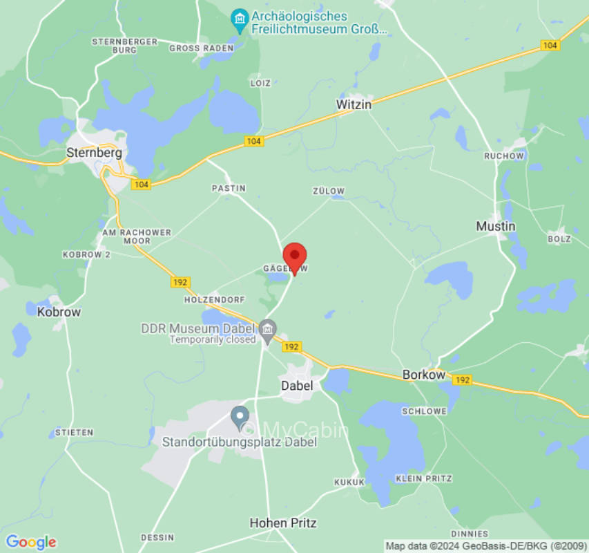 Hofplatz für Bus und Zelt