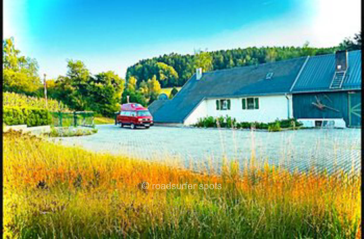 At the Kroherbauer at the Mühlweiher natural pond