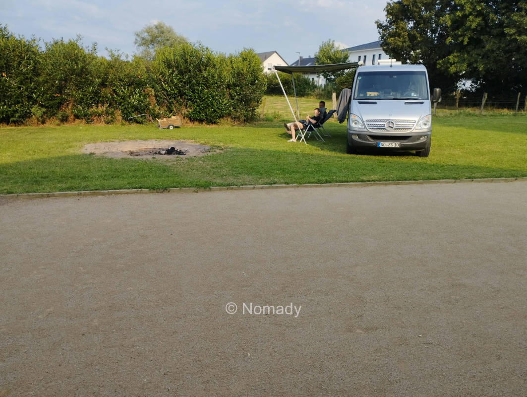 Stellplatz mit Bouleplatz + Feuerst