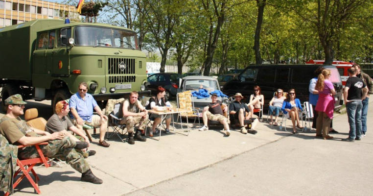 Ostalgiekantine-Privater grosser Parkplatz