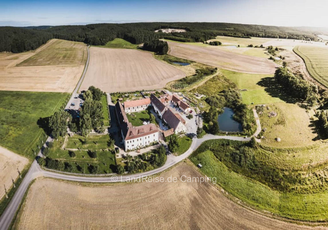 Romantic pitch at the manor