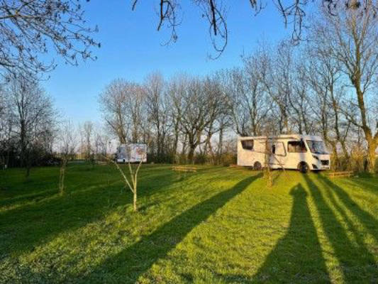 Farm directly on the dike with camper café