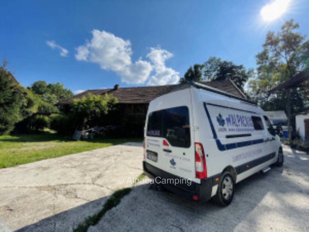 Camper auf der Wiese am Biohof #7