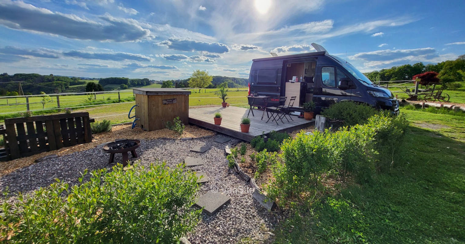 Kräutergarten mit Sonnendeck und Badefass