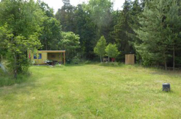 Gartenhaus und Stellplatz am Wald