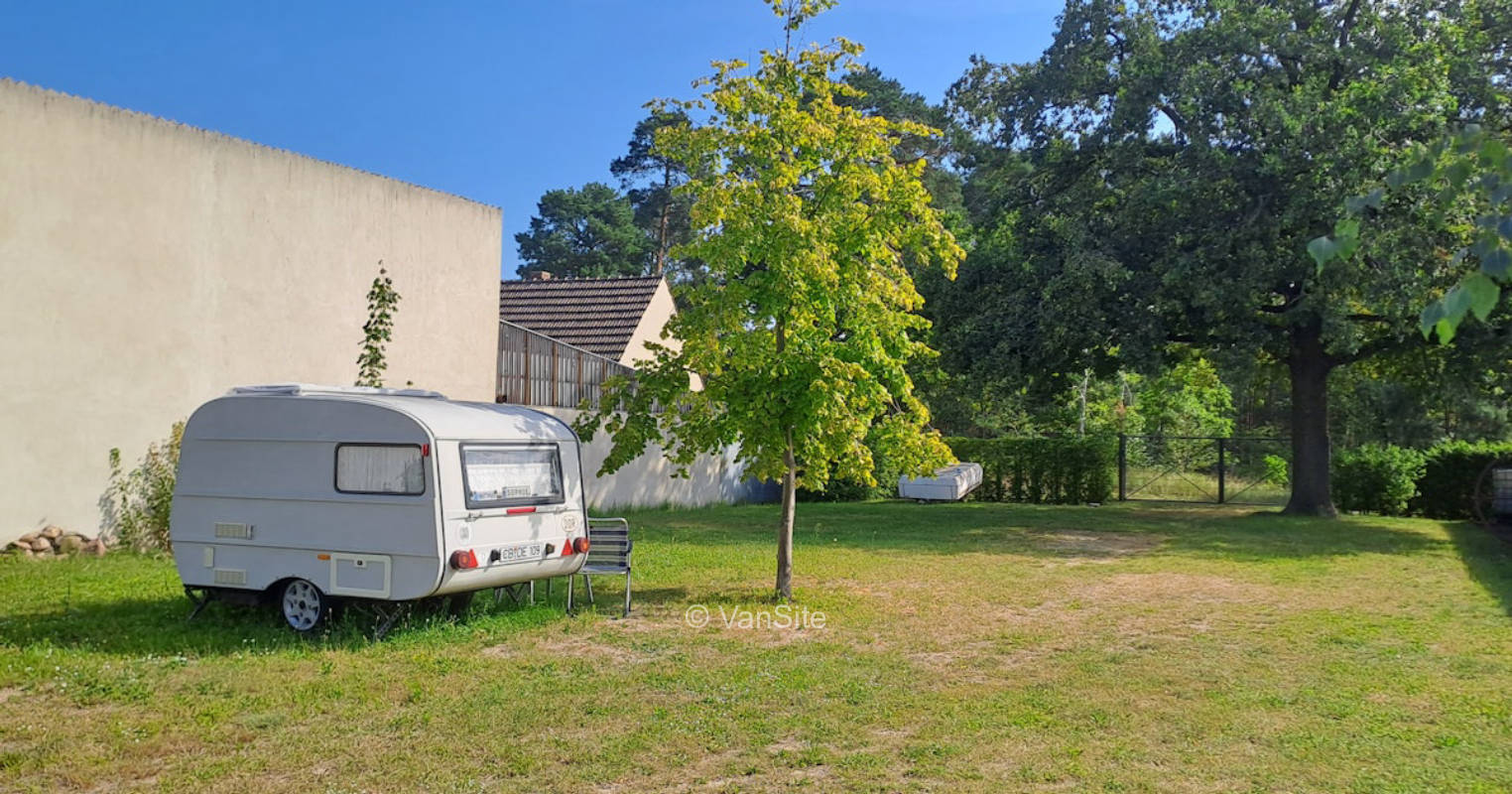 Garten/Wiese am Waldrand, privater Stellplatz
