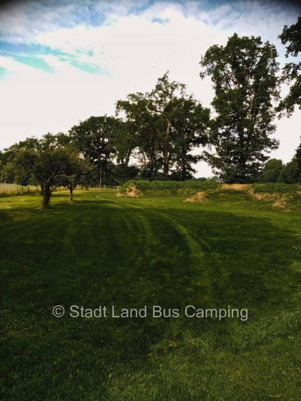 Achter de Wagenschüre (Low German) 2