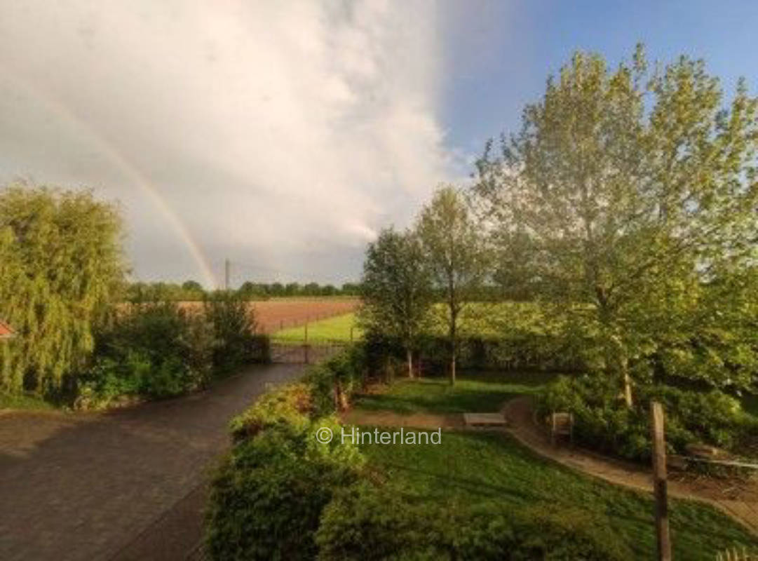 Fachwerkhof: Stellpl. mit "Unterschlupf" an Remise