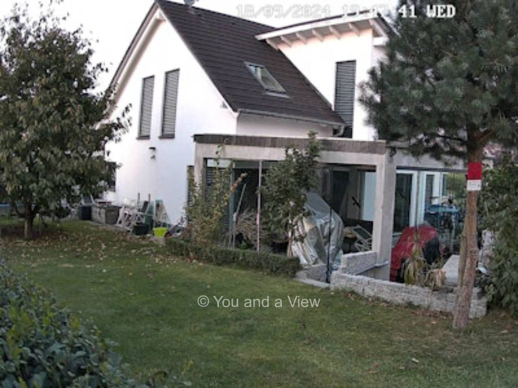 Bei uns im Garten, Terrasse unter Weinreben