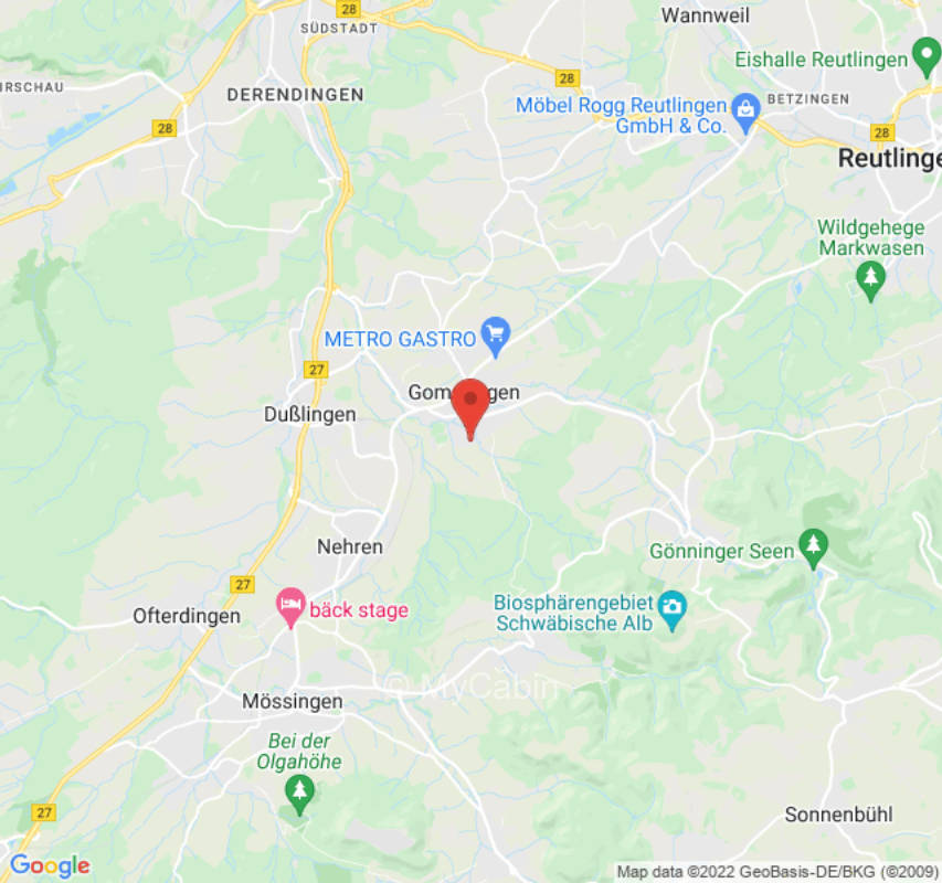 Obstwiese mit Grillstelle und Sitzbänken