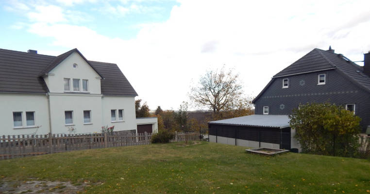Wiese direkt auf der Bergkuppe mit Stromanschluss