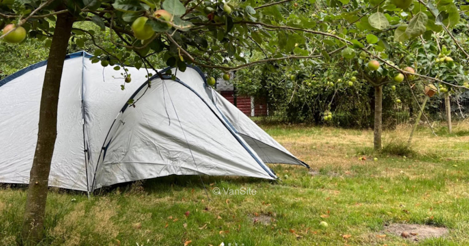 Zeltplatz in der Obstwiese am Mittelandkanal