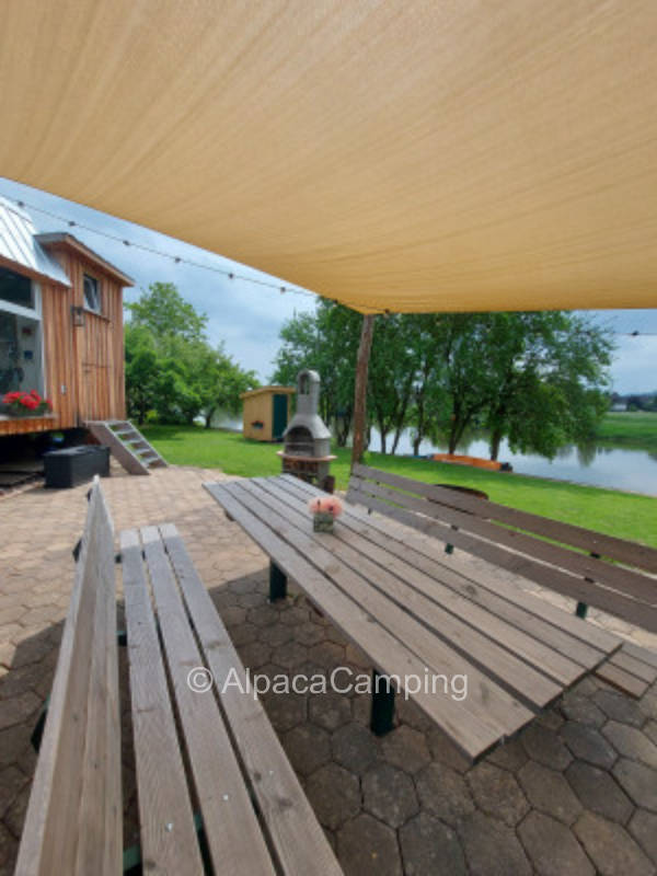 Tent / camping site with riverside barbecue directly on the Weser cycle path