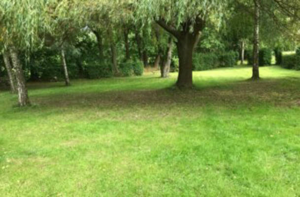 Gemütliches Camping am Dorfrand