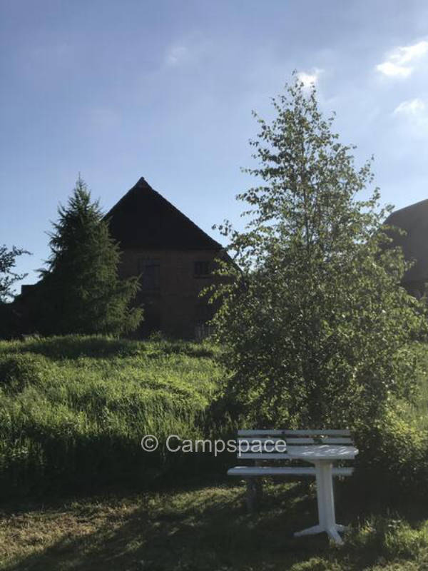Stellplatz zwischen Bach und Kirschbaum (Campspace 4353)