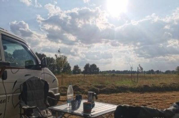 Ruhiger & schöner Stellplatz an einem Hof/Wiese