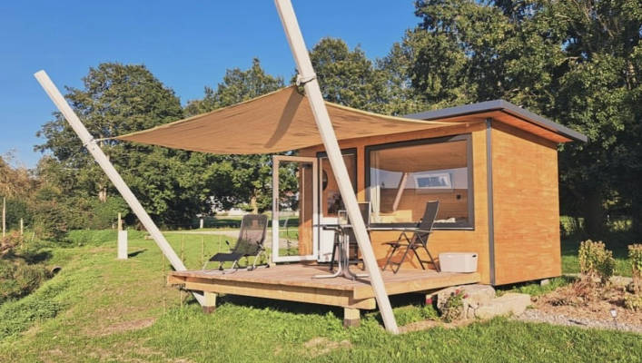 Tiny house with reed view
