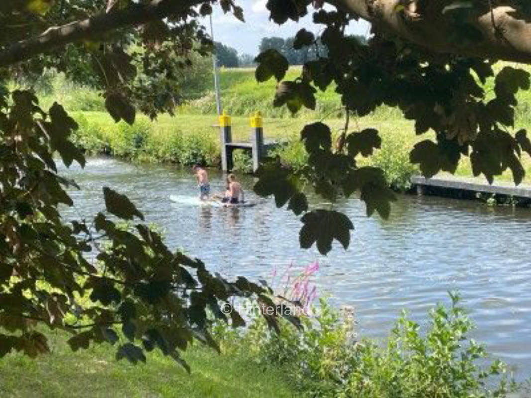 Am Flussufer an der alten Papierfabrik 
