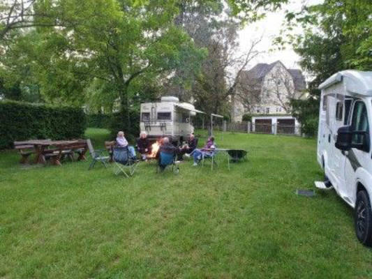Villa Helios Campsite/Wohnen im Park