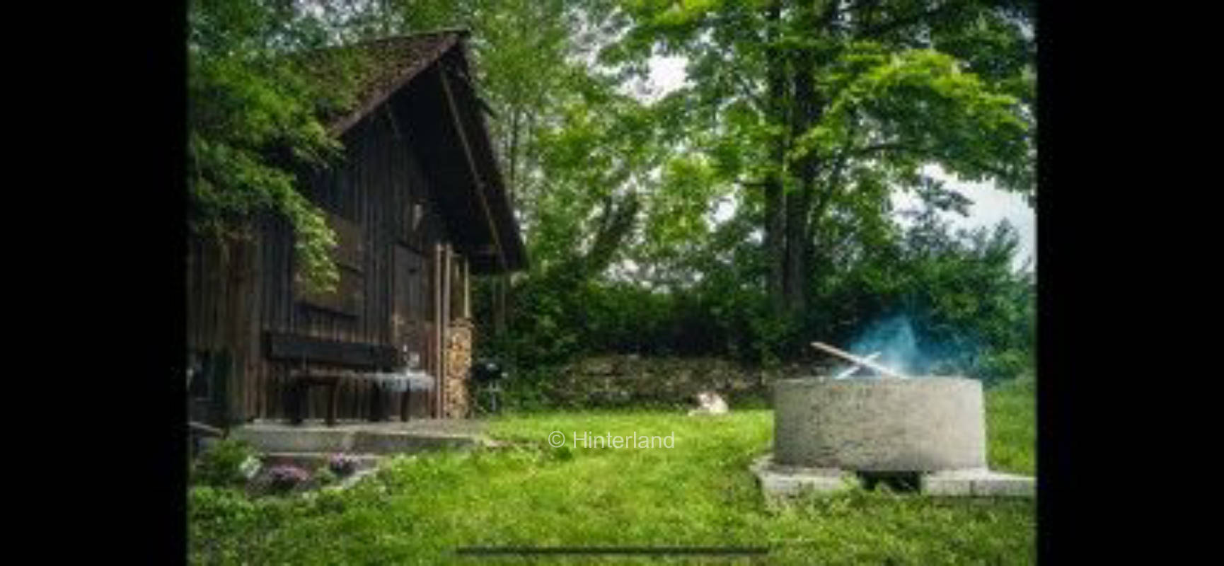 Romantisches Plätzchen am Waldrand mit Weiher